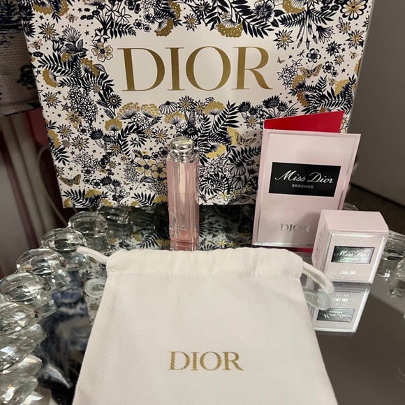 Dior Holiday Box with Full Size Lip Reviver Balm in 001 Pink Plus More - Picture 4 of 4